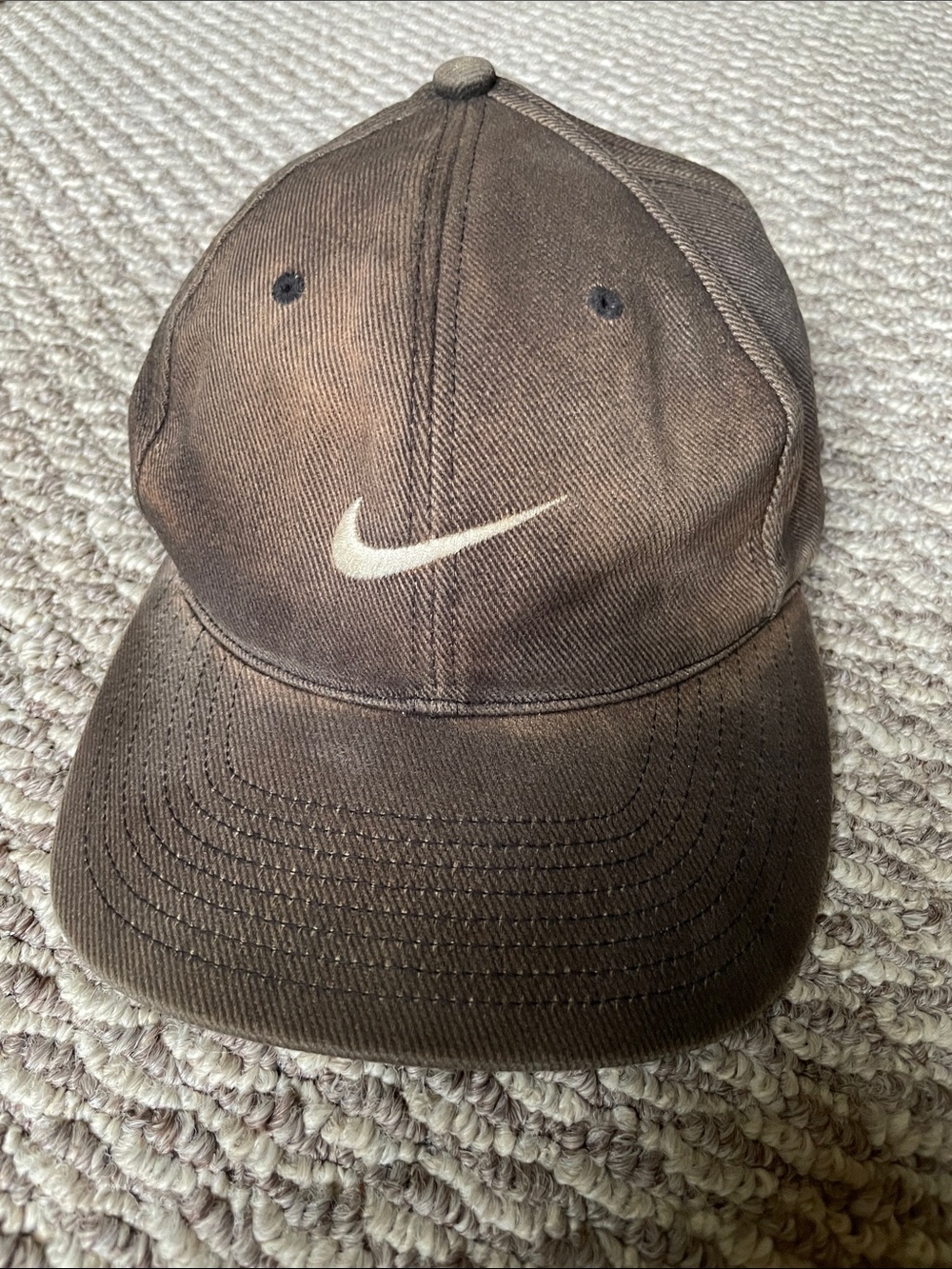 Y2K super faded Nike Velcro back hat.